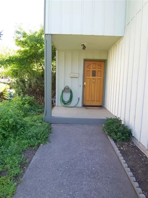 1187 NE Ross Rd, Bend, OR 97701 photo 2
