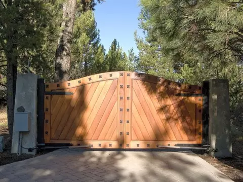 56875 Nest Pine Dr, Bend, OR 97707 photo 2