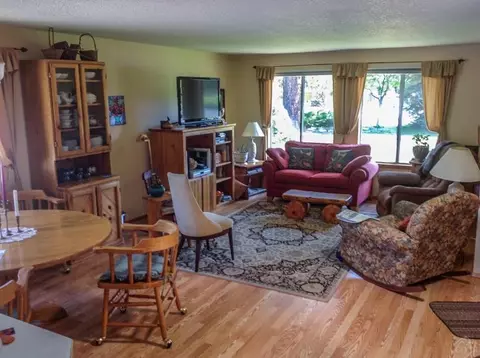 60815 Windsor Dr, Bend, OR 97702 photo 2