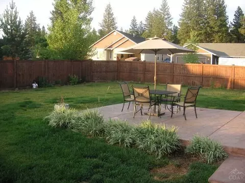 2954 NW Cabernet Ln, Bend, OR 97701 photo 2