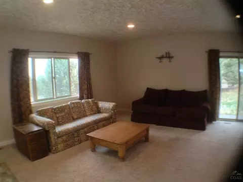 21047 Gift Rd, Bend, OR 97701 photo 3