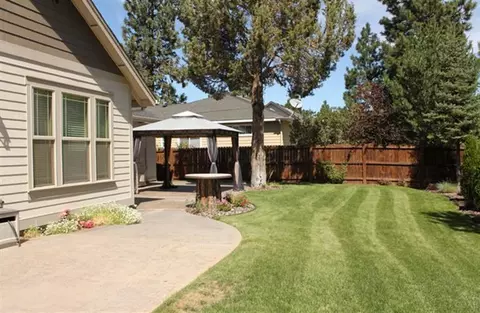 834 SE Shadowood, Bend, OR 97702 photo 18
