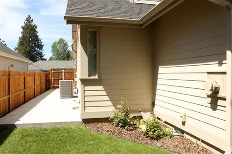 834 SE Shadowood, Bend, OR 97702 photo 22