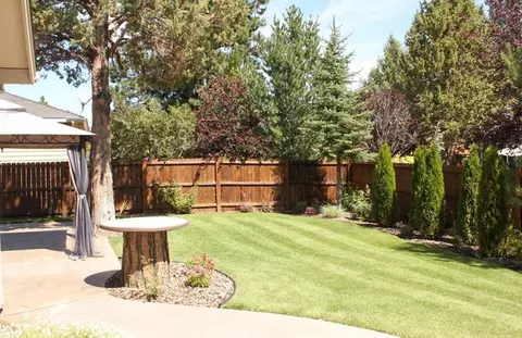 834 SE Shadowood, Bend, OR 97702 photo 17