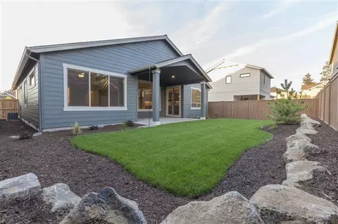 61132 SE Manhae Loop, Bend, OR 97702 photo 18