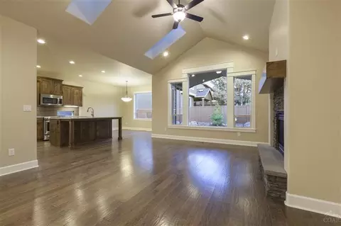 61132 SE Manhae Loop, Bend, OR 97702 photo 4