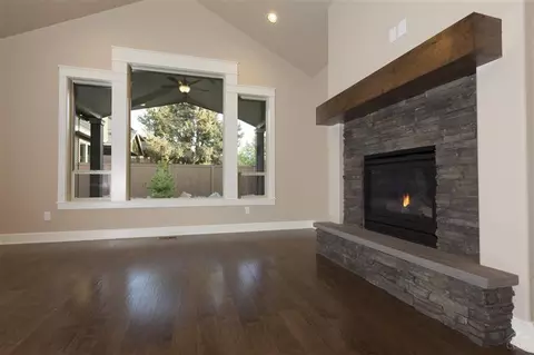 61132 SE Manhae Loop, Bend, OR 97702 photo 6