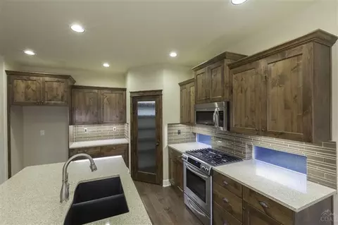 61132 SE Manhae Loop, Bend, OR 97702 photo 9