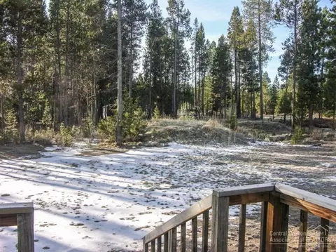 17033 Jacinto Rd, Bend, OR 97707 photo 2