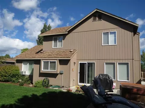 3045 NE Stanton Ave, Bend, OR 97701 photo 2