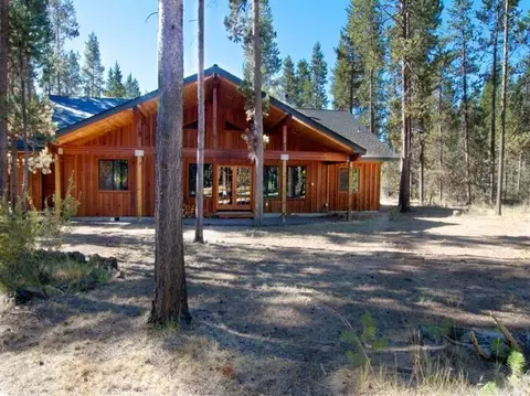 54756 Wolf St, Bend, OR 97707 photo 2