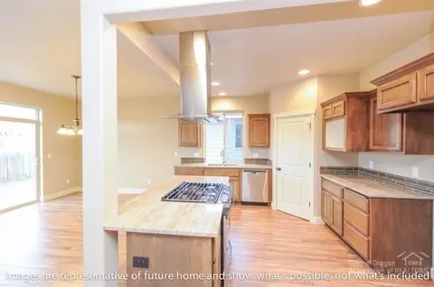 61929 Lorrin Pl, Bend, OR 97702 photo 5