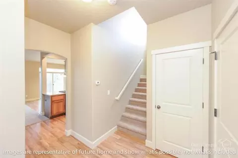 61929 Lorrin Pl, Bend, OR 97702 photo 4
