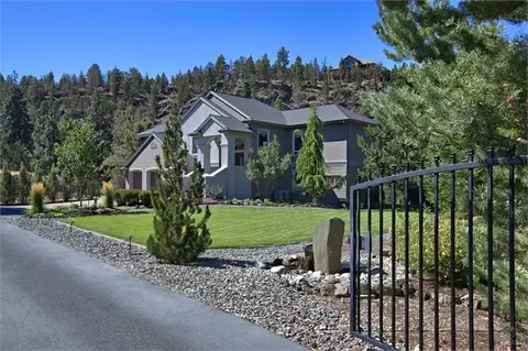 63081 Casey Pl, Bend, OR 97701 photo 2