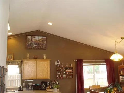 62802 Snowcap Ct, Bend, OR 97701 photo 2
