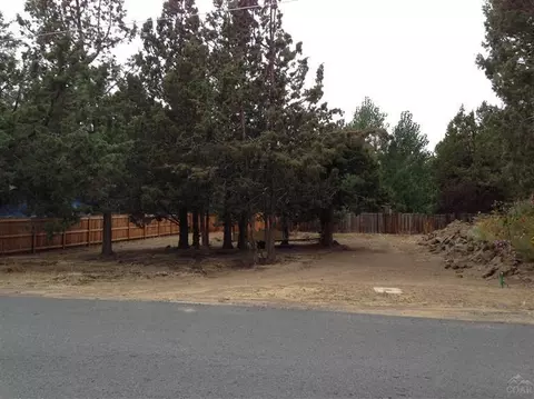 57 SE Cessna Dr, Bend, OR 97702 photo 2