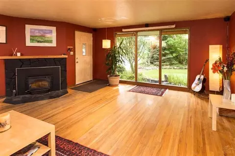 1126 NE Burnside Ave, Bend, OR 97701 photo 5