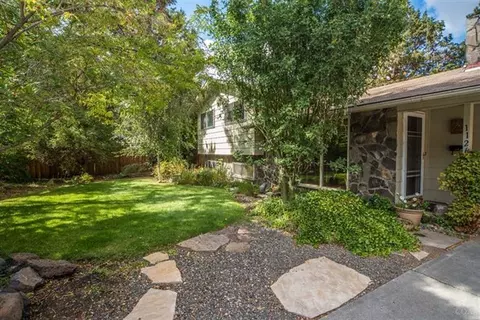 1126 NE Burnside Ave, Bend, OR 97701 photo 2