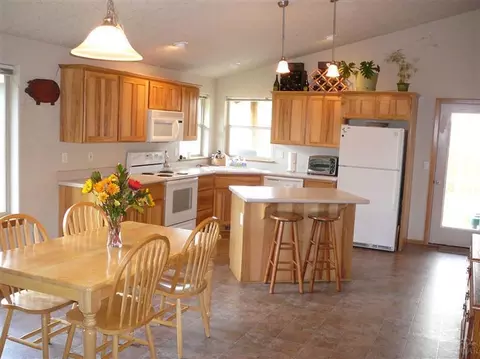 20593 NE Prospector Loop, Bend, OR 97702 photo 3