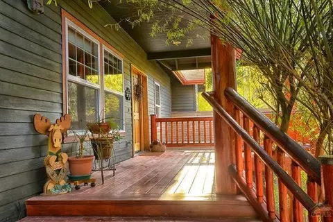 63065 NW Casey Pl, Bend, OR 97701 photo 2