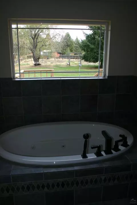 61976 Rawhide Dr, Bend, OR 97701 photo 11