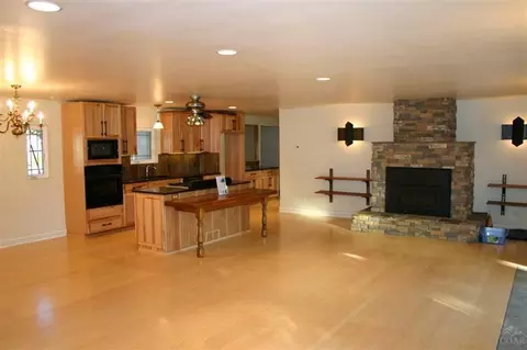 61976 Rawhide Dr, Bend, OR 97701 photo 4