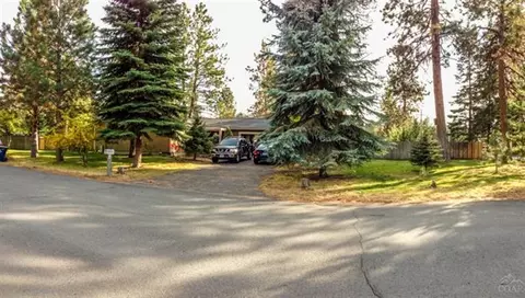 21025 Juniperhaven Ave, Bend, OR 97702 photo 1