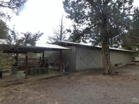 22885 Donna Ln, Bend, OR 97701 photo 17