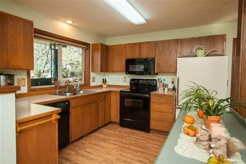 63286 Eastview Dr, Bend, OR 97701 photo 9