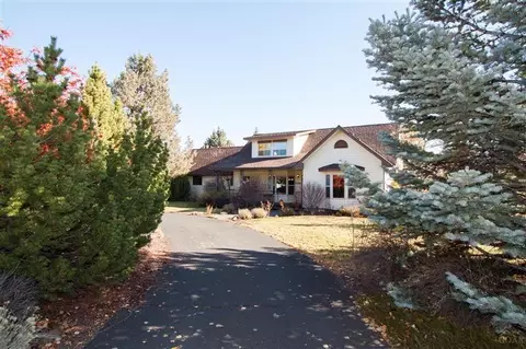 63286 Eastview Dr, Bend, OR 97701 photo 3