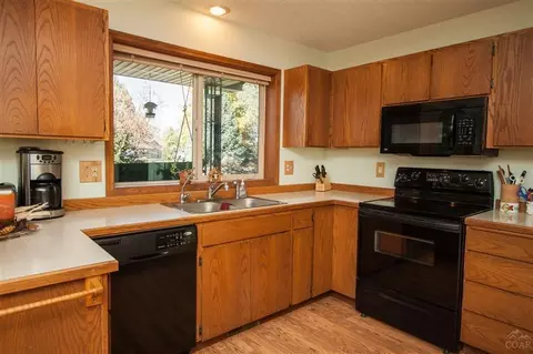 63286 Eastview Dr, Bend, OR 97701 photo 10
