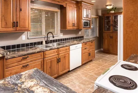 61460 Blakely Rd, Bend, OR 97702 photo 5
