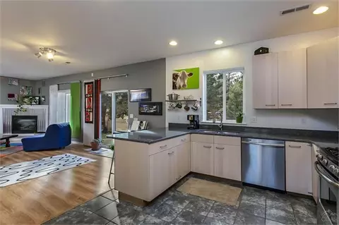 63319 NW Lavacrest St, Bend, OR 97701 photo 6