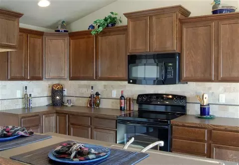 2793 NE Spring Water Pl, Bend, OR 97701 photo 2