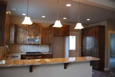 63126 Pikes Ct, Bend, OR 97701 photo 4