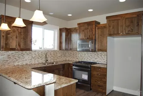 63126 Pikes Ct, Bend, OR 97701 photo 2