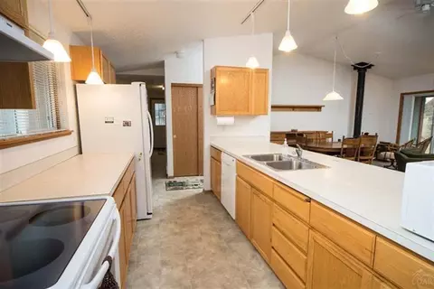 65240 94th St, Bend, OR 97701 photo 2