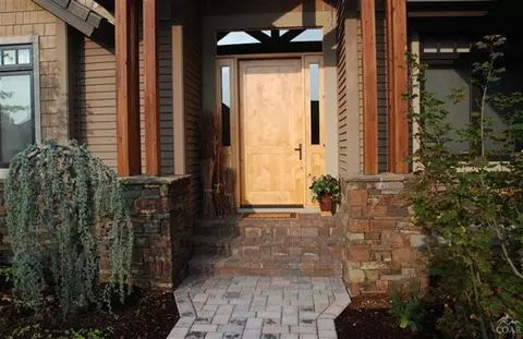 61831 Fall Creek Loop, Bend, OR 97702 photo 2