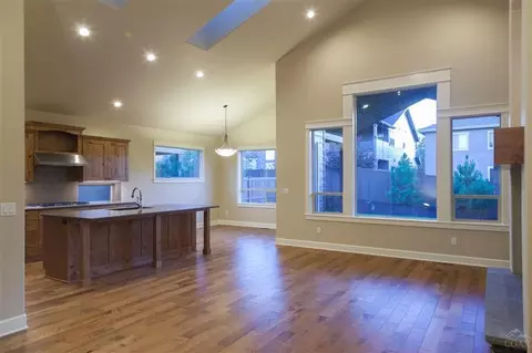 61129 SE Manhae Loop, Bend, OR 97702 photo 6