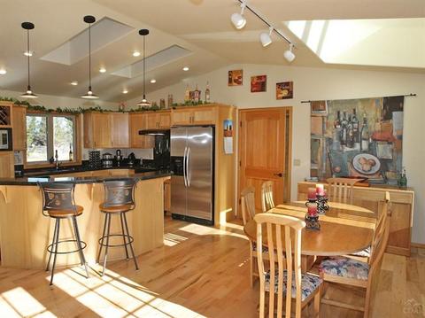 22285 Calgary Dr, Bend, OR 97702 photo 3