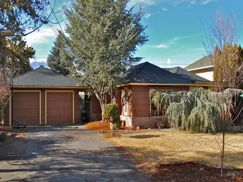 925 NE 9th St, Bend, OR 97701 photo 2