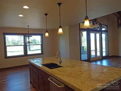 56671 Dancing Rock Loop, Bend, OR 97707 photo 8