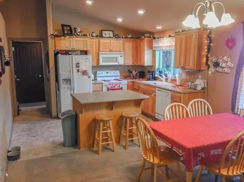 63281 Vogt Rd, Bend, OR 97701 photo 3
