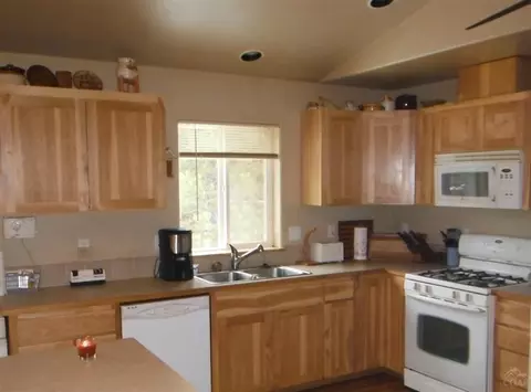 137233 Mohawk Dr, Crescent, OR 97733 photo 3
