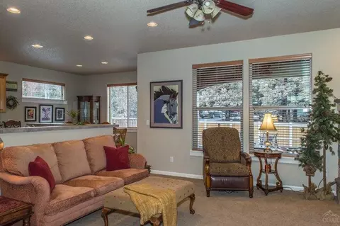 20556 Jacklight Ln, Bend, OR 97702 photo 5