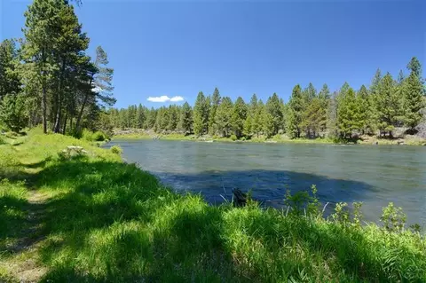 60669 SW River Bend Dr, Bend, OR 97702 photo 2