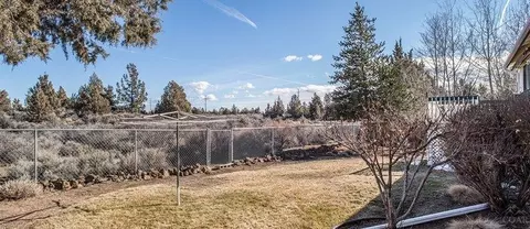 988 NE Locksley Dr, Bend, OR 97701 photo 18