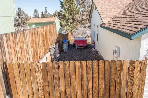 988 NE Locksley Dr, Bend, OR 97701 photo 22