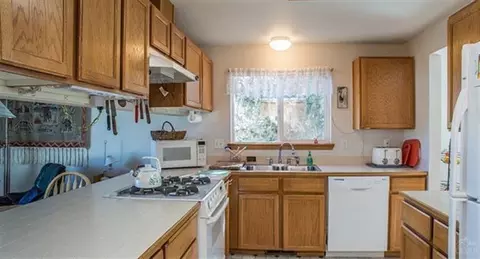 988 NE Locksley Dr, Bend, OR 97701 photo 6
