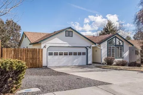 988 NE Locksley Dr, Bend, OR 97701 photo 1